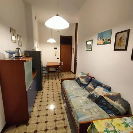 Lira Con Giardino Apartment *