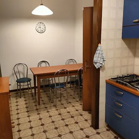 Lira Con Giardino Apartment *