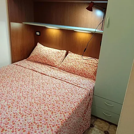 Lira Con Giardino Apartment *